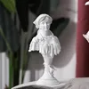 Oggetti decorativi Figurine Scultura in resina Casa Camera nordica Personaggio Statua Modello Ornamenti Artigianato desktop Soggiorno Fatto a mano 230508