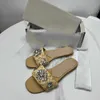 Zapatillas europeas y americanas 2023 moda flor de diamantes de imitación otoño nuevas zapatillas de mujer de fondo plano sandalias Joker G230509