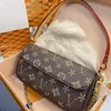 mode plånbok m81911 m82210 på kedja mvgröna väska kvinnor mens mini pochette designer vit klaff axelväskor lyx kalvskinn handväska guld crossbody strand koppling tote väska