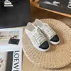 Designer Kvinnor Casual Shoes Luxury Fashion Canvas Shoes Summer Spring Design för Women Leather Sport Outdoor Shoe