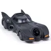 Diecast Modelo 1 18 Simulação de veículo de brinquedo Diecast 1989 Batmobile Alloy Model Som e Light Metal Pull Back Toys Kids Boys Presente 230509