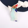 Brosches stift söt rolig pingvin akryl brosch för kvinnor män barn handgjorda fest gåvor djur tyg väska hatt tillbehör
