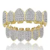 Iced Out Micro Pave CZ Teeth Caps Grillz Top and Bottom Set 18K Gold Crystal Teeth Grillar för män Rapper smycken grossist