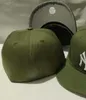 Оптовые горячие нью -йоркские кепки Sox ​​CR KC Coones Casual Outdoor Sports для мужчин Женщины. Установленные шляпы с полным закрытым дизайном Caps Capeau A0