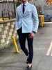 Abiti da uomo Blazer Abiti da uomo estivi Blazer Blu Risvolto con visiera Doppio petto Casual Uomo 1 pezzo Set Tasca Smart Casual Streetwear Smoking 230509