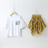 セットスーツジュニアガール服サマーショートスリーブTシャツトップの格子縞のスカート2PCSセットキッズラウンジウェアティーンガールズ漫画の手紙プリントスーツ230508