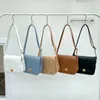 Kvällspåsar 2023 koreansk designer kvinnor telefonpåse täcker damer klaff pu läder kvinnlig mini axel crossbody hela försäljningen