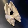 Sandalen mode slanke hiel puntige teen single schoenen voor vrouwen 2023 lente Franse strass ondiep gesneden hoge hakken