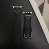 Correas de reloj de diseñador de lujo para Apple Watch Band 42 38 40 41 44 45 49 mm iwatch 8 7 6 5 4 3 2 Bandas para hombre Mujer Correas de cuero negro con estampado de letras