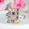 Bröllopsringar inlagda med en mängd färgade kristallförlovningsring kreativa damer modekläder smycken utsökta
