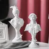 Decoratieve objecten Figurines Resin Sculpture Home Noordse kamer Karakter Standbeeld Model Ornamenten Desktop Crafts Living ation Handmade 230508