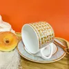 Utensili per caffè e tè Tazza per catering in stile elegante in bone china Tazza da caffè e piattino in ceramica semplice multi-stile con motivo set 2 set con scatola P230508 P230509