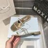 Nya kvinnor tofflor triangelskylt glider sommarmulor importerade transparent pvc flip flops mjuk andas fyrkantiga sandaler full set väska