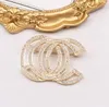 20style letra dupla de luxo Braço de broche 18k Gold feminino Crystal Rhinestone Pérola Pin Pin Jóias de Jóias de Jóias Acessórias de Jóias