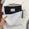 Borsa per cosmetici con fiori jacquard vintage minimalista di grande capacità Borsa in tela da donna Borsa da viaggio portatile con pochette per trucco