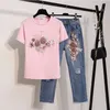 Calças de 2 peças femininas Terno de jeans bordado cravejou camiseta tridimensional de manga curta jeans rasgados