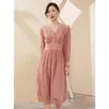 Casual Dresses Cherry Pink Mulberry Silk Dress 2023 Autumn Long Sleeve V-Neck Bubble Slim Temperament ser vitt ut