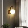 Wandlampen Noordelijke stijl Balllamp bed decoratie Minimalistische luxe trap slaapkamer 2023 Gouden interieurverlichting