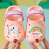 Slipper Cartoon Home Slippers Kinderen Fashion schattige zacht opgeloste niet-slip sandalen Zomerontwerpschoenen Baby unisex PVC Round Head Slippers 230509