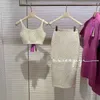 İki parçalı elbise tasarımcısı lüks bayan giyim kısa set etek moda uzun etekler yelek iki piesets 3d mektup nakış etek üst kadın seksi takım elbise wxif