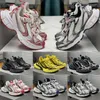 2023 Дизайнерские мужчины Runner Casual Shoes 3XL Кроссы женщин Полиуретановые тренеры Черная белая сетка широкая резиновая платформа.