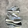 2023top nya män sneakers designer casual skor klassisk gör-gammal smutsig sko mitten dubbel höjd botten tränare läder glitter gyllene kvinnor kvalitet