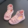 Sandálias rebites crianças menina verão praia chinelos macio-bottom criança infantil slides princesa sapatos romanos deslizamento em crianças casual sneaker