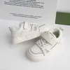 Zapatos para niños 2023 primavera nueva marca de moda coreana Casual Low Top pequeño blanco deportes zapato único baloncesto