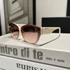 2023 Брэнд канал Slim Sunglasses Square Fashion Fashion Женские солнцезащитные очки УФ -защита Интенсивные супер -светлые солнцезащитные очки для вождения зеркало мужская и такая же модель женщин