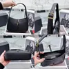 Bolso de diseñador para mujer Bolsos de maquillaje de moda Bolso clásico francés para las axilas Bolsos de aplausos callejeros para fiestas Selección de colores múltiples Venta al por mayor al por menor