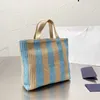 Förvaringspåsar 2023 Ny varumärkesdesign Kvinnor Square Tygväska Damer Stripe Casual Handväska Solid Color Printed Shopping Bag for Female P230510