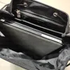 금속 버클 버클 배낭 남성과 여성 대용량 방수 통근 가방 컴퓨터 가방을 가진 검은 나일론 배낭