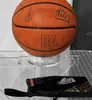 ILIVI Monogram BA Basketball Co Cooperazione firmata Modelli Palla Qualità Finale Taglia 7 Decorazioni per la casa Asciugamano sportivo Ago ad aria Cucito Partita Allenamento Regalo per interni ed esterni