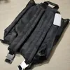 メタルバックルバックパック付きブラックナイロンバックパック男性と女性大容量の防水通勤バッグコンピュータバッグ