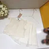 23ss kids t-shirt per abiti firmati Gonna per bambini Set per bambini Tinta unita Scavata cardigan lavorato a maglia con bretelle Tute per bambini Abbigliamento per bambini di alta qualità