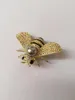 Broches 2023 Corsage mérite d'agir le rôle de pull manteau costumes décorations broche belle abeille broche mode féminine et personnalité