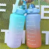 Butelki z wodą 2L Słomka Kubek Gradient Kolor Plastikowe kubki z markerem czasowym sporty fitness na zewnątrz 230510