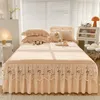 Gonna da letto Gonna da letto in pizzo testurizzato a fiori 3D Copriletto sottile matrimoniale king size Lenzuolo con angoli tinta unita 2 federe 200x220 Drop 230510