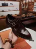 Chaussures plates de mariage de bureau de créateurs Chaussures en cuir Oxford d'affaires de luxe pour hommes Chaussures habillées en cuir laqué respirant pour hommes Plus Marron