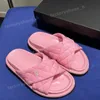 Designertofflor POOLKUDDE KOMFORT Tofflor Dam Sandaler Män Skor Plattformsrutschkanor Kalvskinnssandaler Mode Gummi bottenslides Sommar Beache Flip Flops