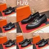 40モデルメンクラシックビジネスシューズラグジュアリーデザインファッションフォーマルな結婚式の靴のつま先のスリップキャンバス男性靴プラスサイズ38-45