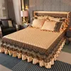 Sängkjol Luxury Crystal Velvet Thicken Bedstrast Winter European Style Velvet quiltad lakan broderi Bäddkjol Madrass Cover 230510