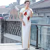 Etnische kleding Vrouwen Satijnen klassieker Long Cheongsam S-5XL Sexy Slim Novy Qipao Flower Appliques Elegante Oosterse jurk Vintage Chinees