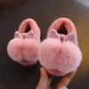 Pantofola Indoo Bambini Scarpe di cotone Inverno Caldo Rosa Orecchie di coniglio pelose Modello di gatto Pantofole antiscivolo per bambina Scarpe per bambini Pantofole Bambini 230510