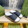 2023ss Plattform Slide Tofflor Interlocking G Slide Dam Sandal Herr Designer Sandaler Gummi Flip Flops Sommar Strandskor Mode Bred Hem Tofflor