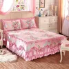 Falda de cama Famvotar Fancy Cotton Quilted Lace Bedskirt 23 Estilos Floral Ruffled Bed Falda Pastoral Cotton Quilted Lace Colcha Drop Ship 230510