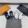 Barn desingner sandaler barnsbarnskor Summer Fashion Letter Printing Beach Slide High Quality Outdoor Non-Slip Casual Tisters Partihandel utan låda
