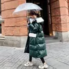 여자 트렌치 코트 2023 면봉 재킷 여자의 겨울 긴 두꺼운 두건 된 파카 한국의 느슨한 광택 램스 웰 스플 라이스 필드