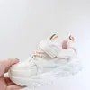 2023 Designer Children's Shoes Boys 'and Girls' Running Shoes Girls 'Fashion Casual Shoes Sports Youth' och Toddlers 'Trend Outdoor Sports Shoes Storlekar 26-36