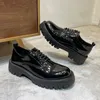 NIEUW MENS PATENT LEDERPLATPLATUL Oxfords Fashion Med Heel kantoorschoenen mannelijk veter formele kleding schoenen casual streetwear